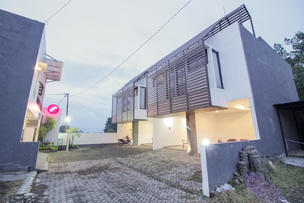 Oyo 396 Tibrae Residence Syariah Lembang Luaran gambar